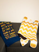 Load image into Gallery viewer, Honey Bear Animal Quilt
